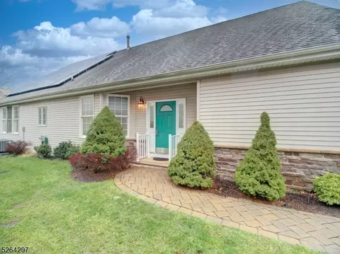 27 Republic Row, Franklin Twp, NJ 08873