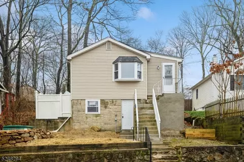 137 Bucknell Trl, Hopatcong, NJ 07843