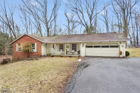 924 Duck Pond Rd, Newton, NJ 07860