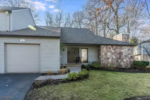 9 Lenape Dr, Roseland, NJ 07068