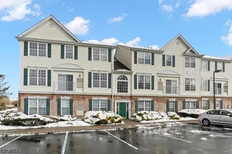 62 Limerick Ln, Phillipsburg, NJ 08865