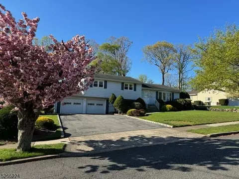 15 Mandon Dr, Wayne, NJ 07470 photo 2