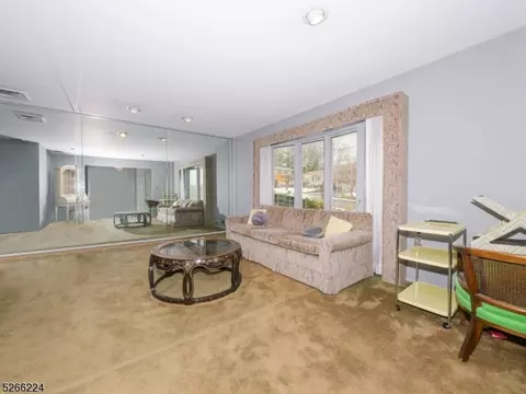 15 Mandon Dr, Wayne, NJ 07470 photo 5