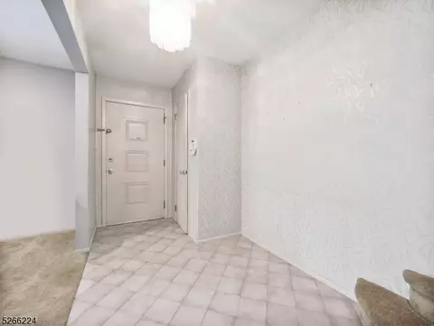 15 Mandon Dr, Wayne, NJ 07470 photo 4