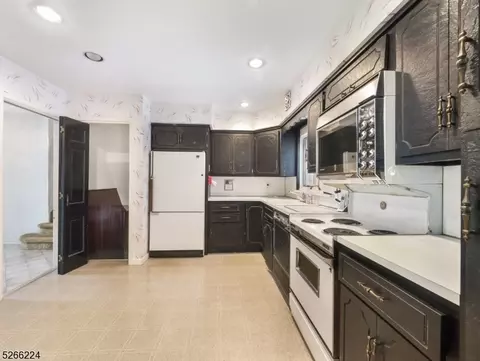 15 Mandon Dr, Wayne, NJ 07470 photo 14