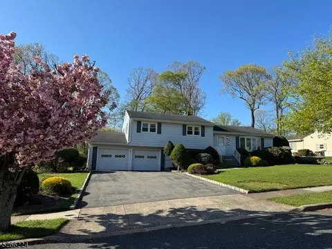 15 Mandon Dr, Wayne, NJ 07470