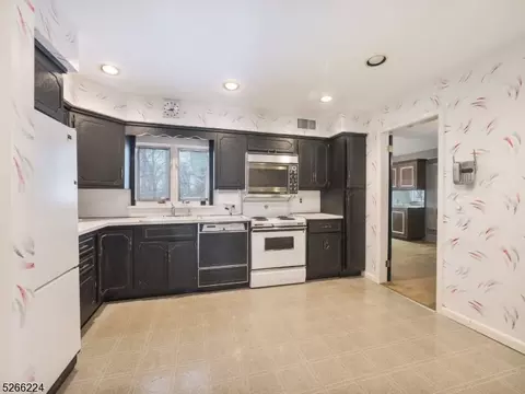 15 Mandon Dr, Wayne, NJ 07470 photo 12