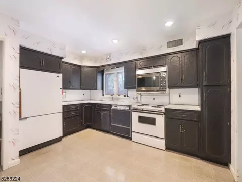 15 Mandon Dr, Wayne, NJ 07470 photo 13