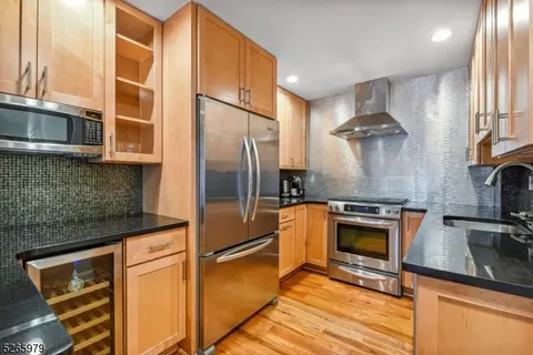 245 Riveredge Dr #245, Chatham Twp, NJ 07928
