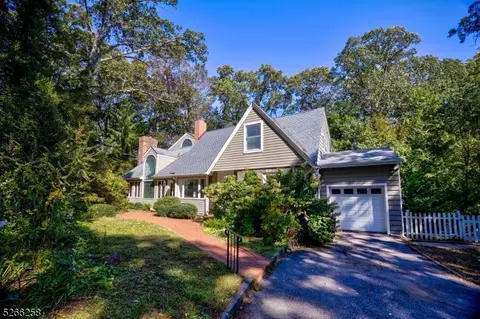 5 Fraser Ln, Morristown, NJ 07960