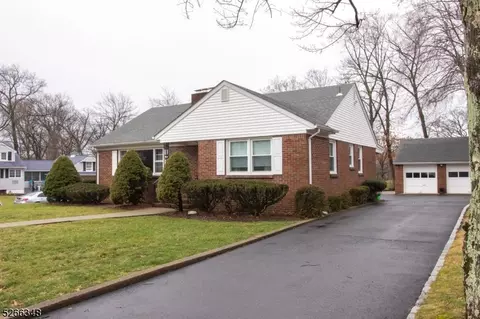 207 Linda Vista Ave, North Haledon, NJ 07508