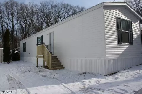 12 Hillside Vlg, Oxford, NJ 07863