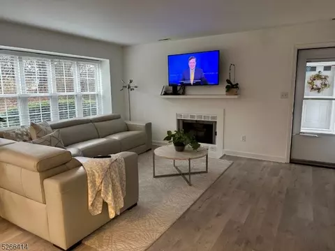 14 Almond Dr, Somerset, NJ 08873