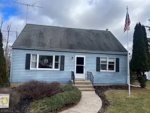 15 Village Glen Rd, Flemington, NJ 08822