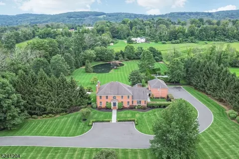 222 Maple Ln, Califon, NJ 07830