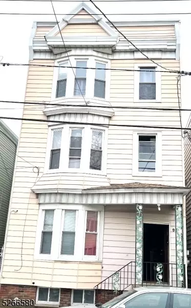 93 Komorn St, Newark, NJ 07105