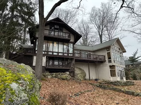 1 Linwood Ter, Sparta, NJ 07871