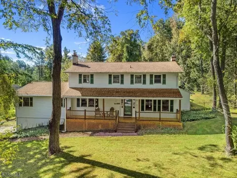 3 Prides Xing, Chester Twp, NJ 07930