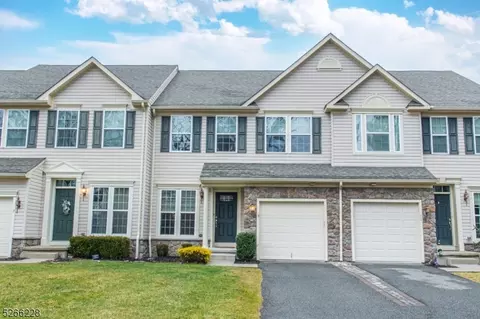 9 Village Ln, Sparta, NJ 07871