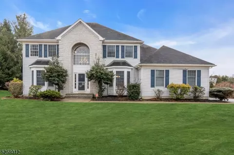 80 Blue Grass Blvd, Somerville, NJ 08876