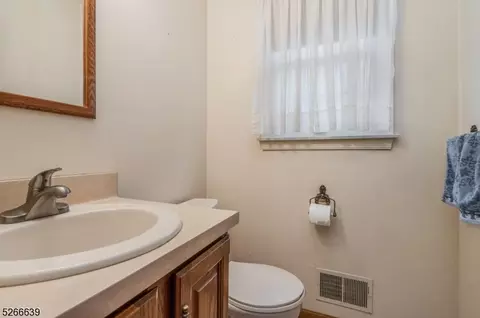 25 Stonebridge Rd, Hampton, NJ 08827 photo 18