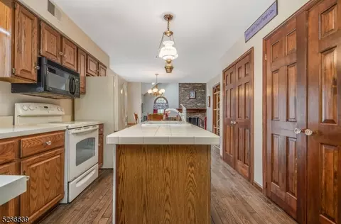 25 Stonebridge Rd, Hampton, NJ 08827 photo 12
