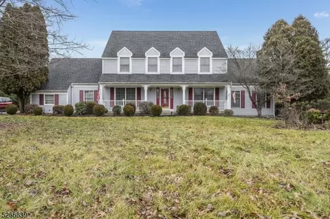 25 Stonebridge Rd, Hampton, NJ 08827