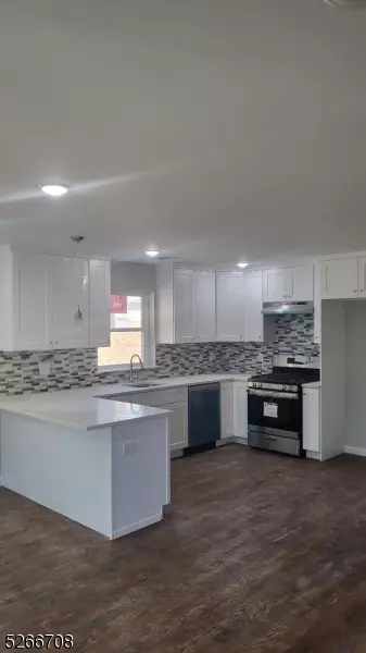 224 S 6th St, Newark, NJ 07103