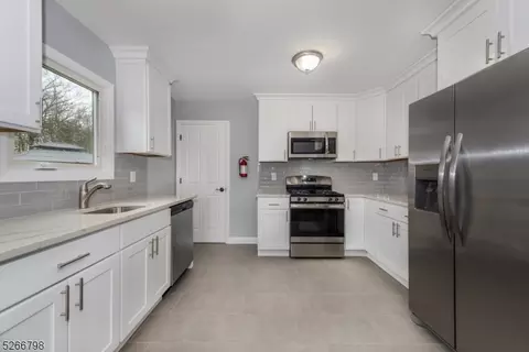 98 Meadowbrook Dr, Hillsborough, NJ 08844