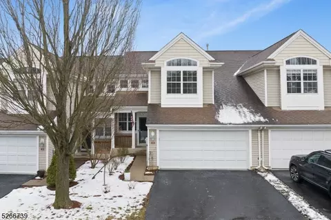 131 Marlboro Cir, Stewartsville, NJ 08886