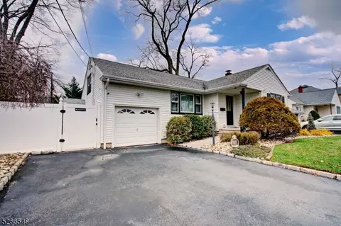 19 School St, Clark, NJ 07066