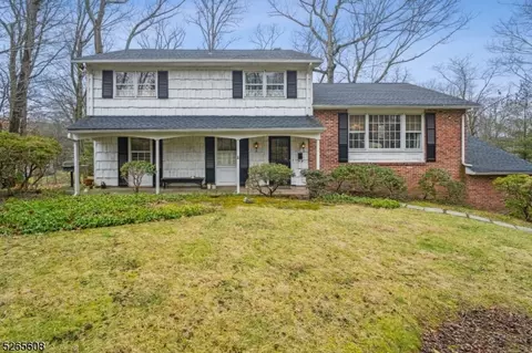 5 Woodmere Rd, Cedar Grove, NJ 07009