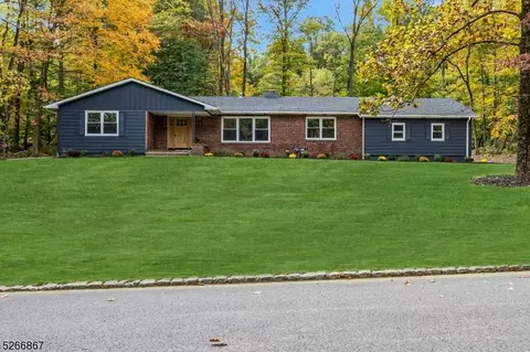 24 Burnett Dr, Chester Twp, NJ 07930