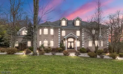 52 Redmont Rd, Watchung, NJ 07069