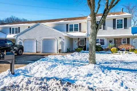 77 Staghorn Dr, Matawan, NJ 07747 photo 1