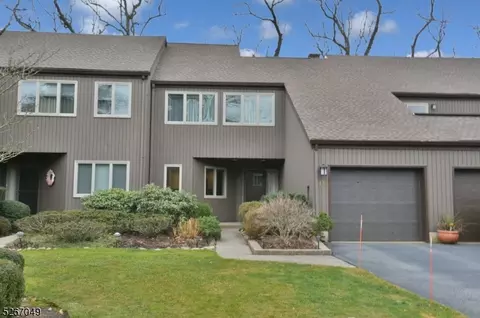 49 Indian Field Ct, Mahwah, NJ 07430