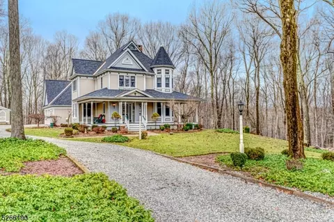 107 Sliker Rd, Glen Gardner, NJ 08826