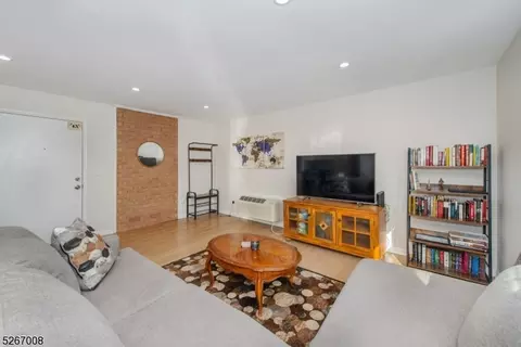 15 Forest St #9, Montclair, NJ 07042