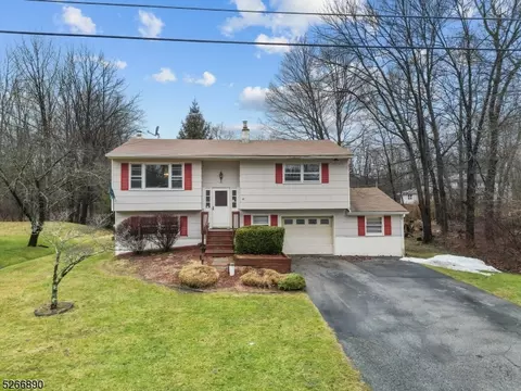 43 Cedar Tree Dr, Vernon Twp, NJ 07422