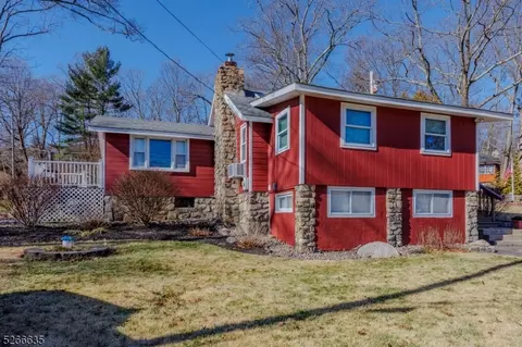 215 Mohican Rd, Vernon Twp, NJ 07422