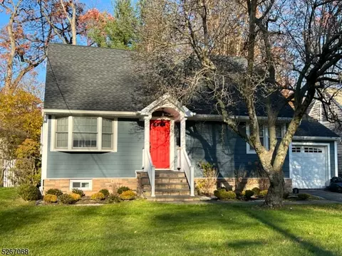 37 Oakland Ave, West Caldwell, NJ 07006