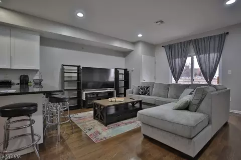 349 W Grand St #301, Elizabeth, NJ 07202