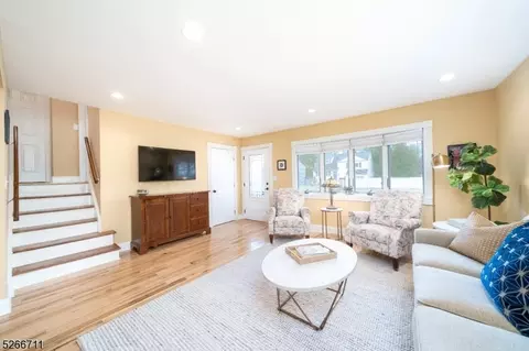 241 Mcfarlane Rd, Woodbridge Twp, NJ 07067