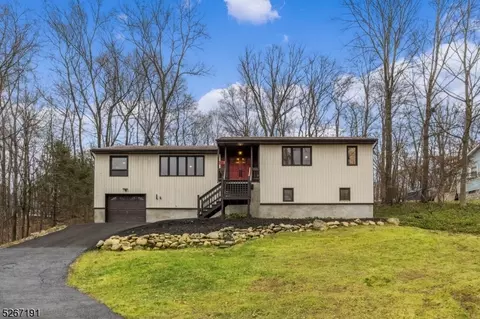 58 Glen Ave, Hardyston, NJ 07460