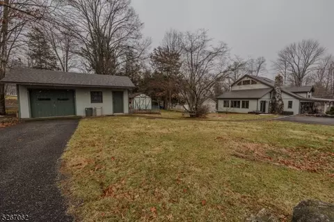 2 Clubhouse Rd, Sussex, NJ 07461