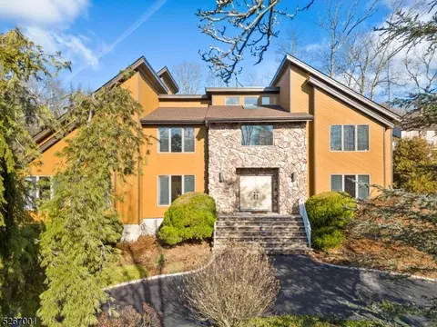 16 Garrity Ter, Montville Twp, NJ 07058