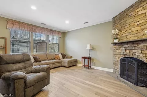 16 Saxton Dr, Hackettstown, NJ 07840 photo 7