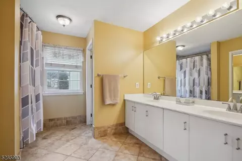 16 Saxton Dr, Hackettstown, NJ 07840 photo 10