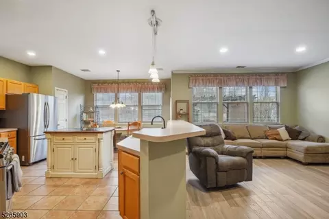 16 Saxton Dr, Hackettstown, NJ 07840 photo 6