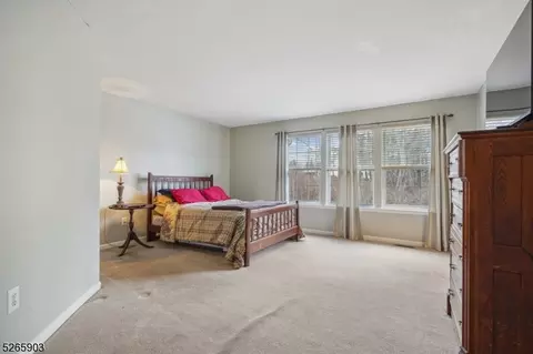 16 Saxton Dr, Hackettstown, NJ 07840 photo 9